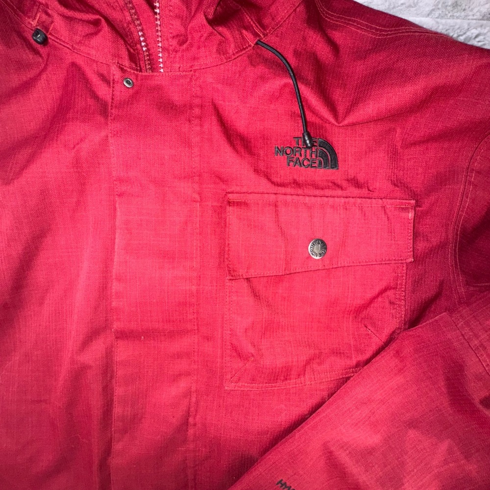 The North Face Hyvent Cyptic Mens Large Red Hooded Ski Jacket Winter Jacket Snow - Picture 3 of 15